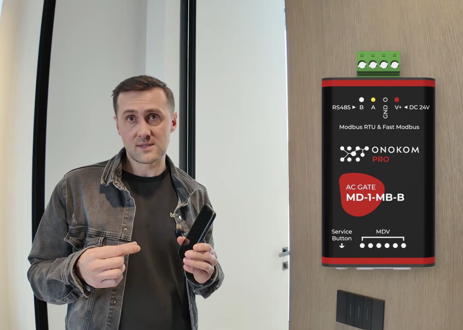 В ролике на YouTube рассказывается про систему умного дома в большом загородном доме