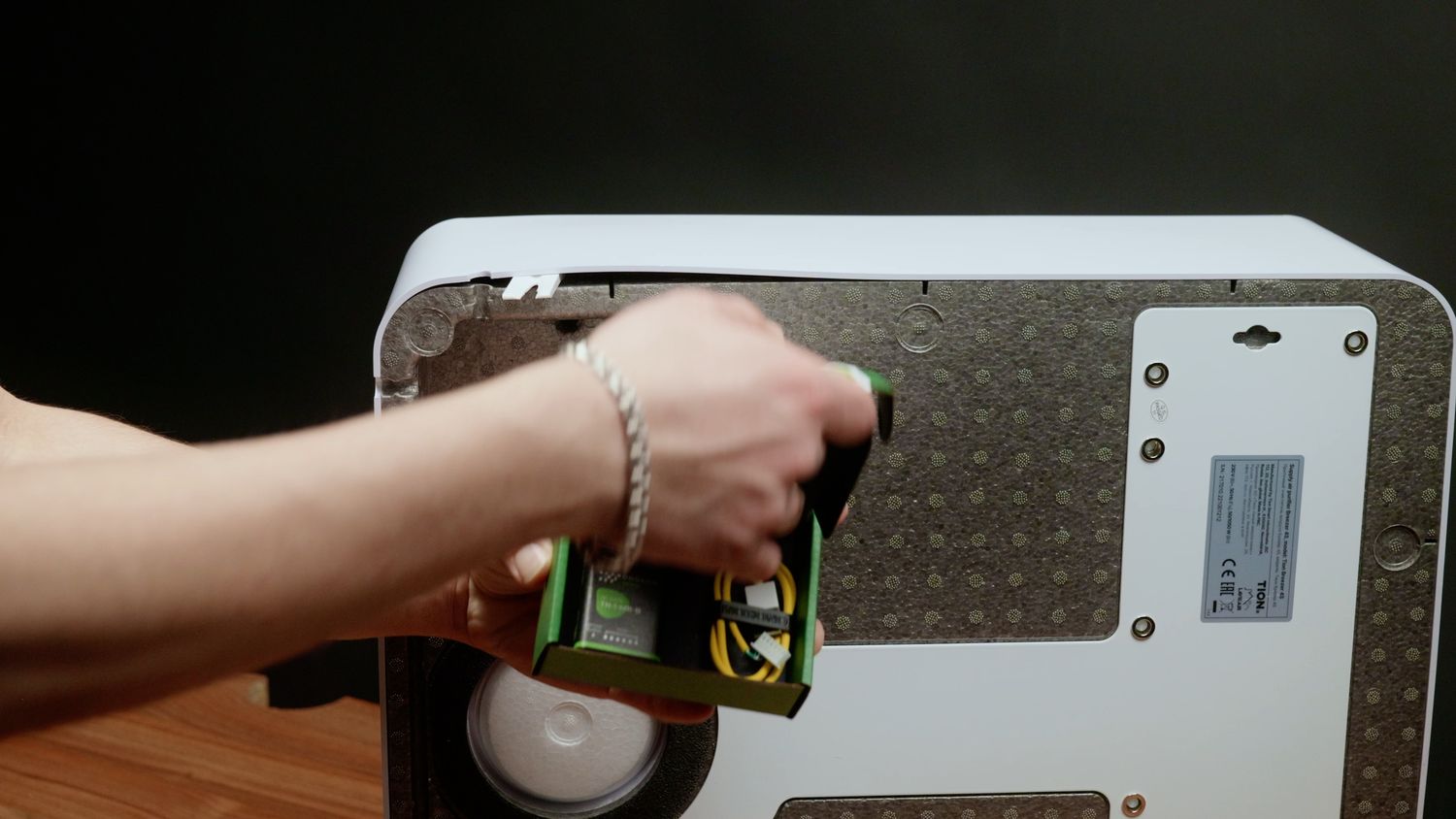 Открываем коробку