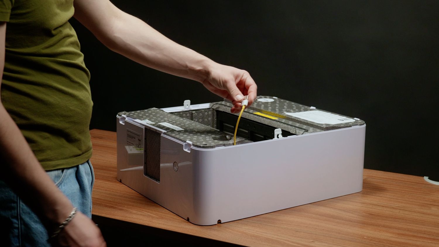 Проверяем, что кабель с USB портом доступен нам для подключения.