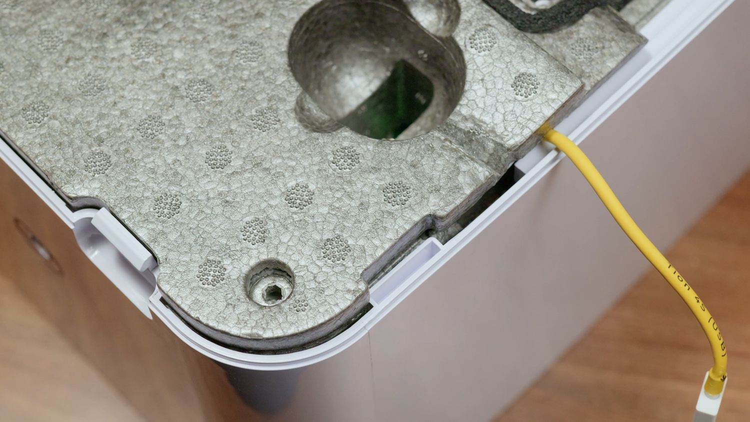 Кабель готов к подключению и укладке в бризер