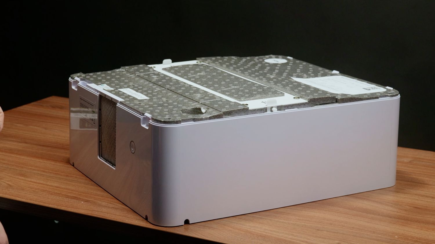 Переходим к снятию крышки фильтров